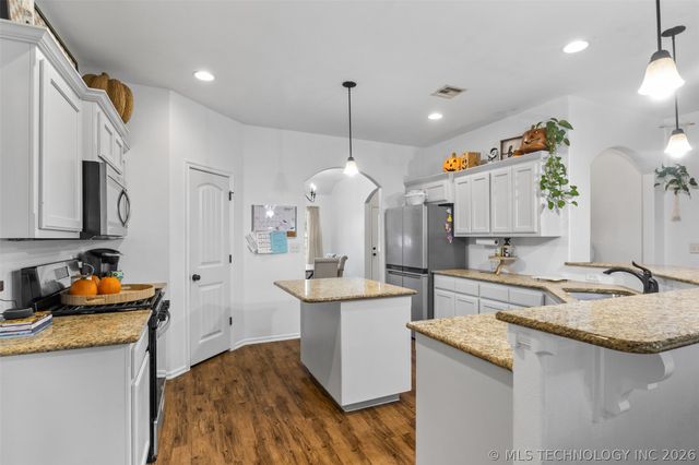 9086 S 253rd Avenue E, Broken Arrow, OK 74014