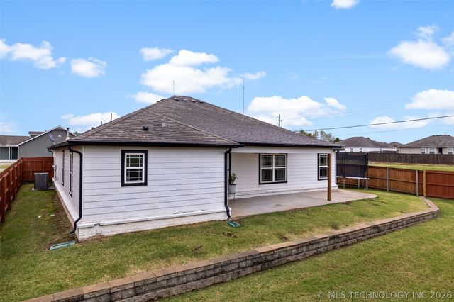 9086 S 253rd Avenue E, Broken Arrow, OK 74014