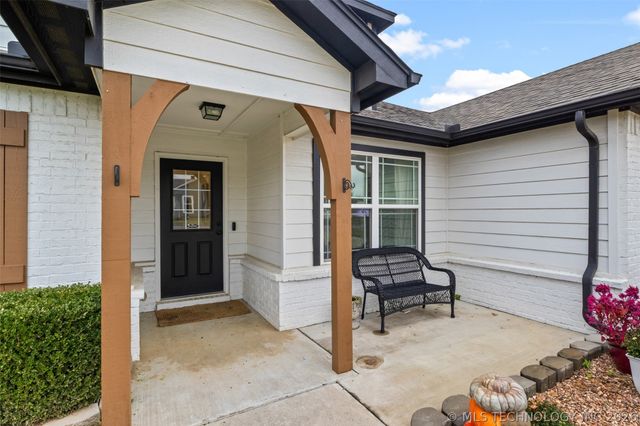 9086 S 253rd Avenue E, Broken Arrow, OK 74014