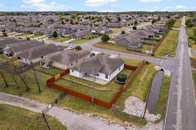 9086 S 253rd Avenue E, Broken Arrow, OK 74014