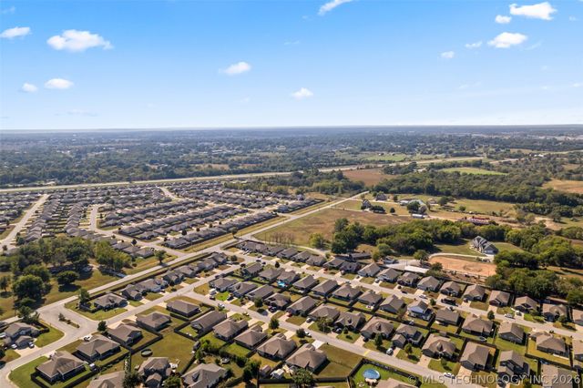 9086 S 253rd Avenue E, Broken Arrow, OK 74014