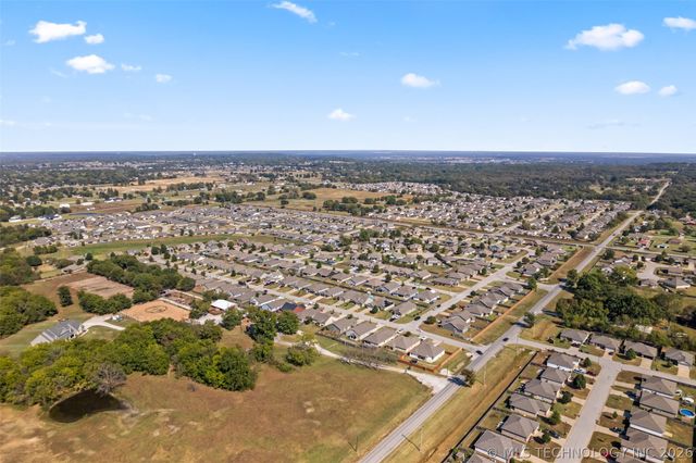 9086 S 253rd Avenue E, Broken Arrow, OK 74014