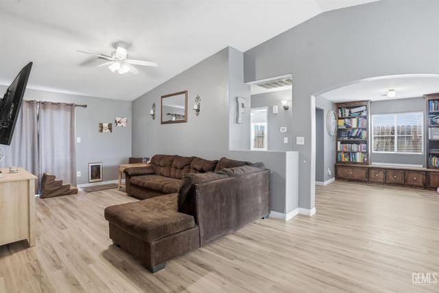 106 Misty Meadow Drive, Bakersfield, CA 93308