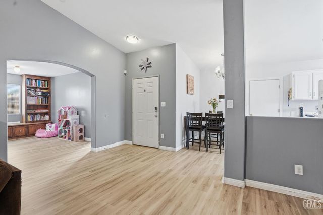 106 Misty Meadow Drive, Bakersfield, CA 93308