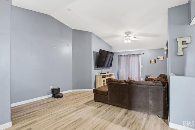 106 Misty Meadow Drive, Bakersfield, CA 93308