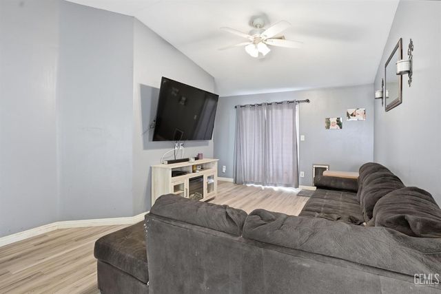 106 Misty Meadow Drive, Bakersfield, CA 93308