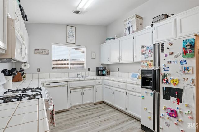 106 Misty Meadow Drive, Bakersfield, CA 93308