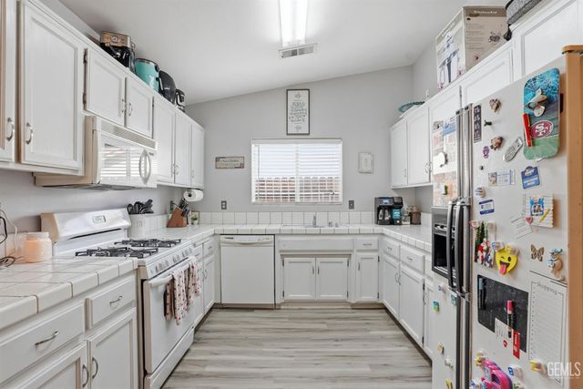 106 Misty Meadow Drive, Bakersfield, CA 93308