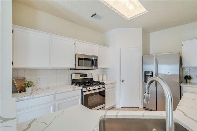 1021 Black Locust DR W, Pflugerville, TX 78660