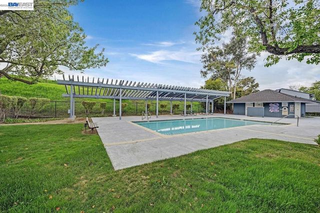 1391 Spring Valley Cmn, Livermore, CA 94551