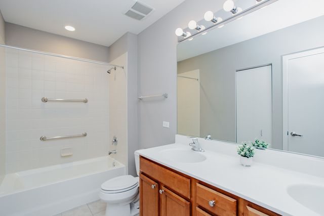 7757 Van Buren Street 511, Forest Park, IL 60130