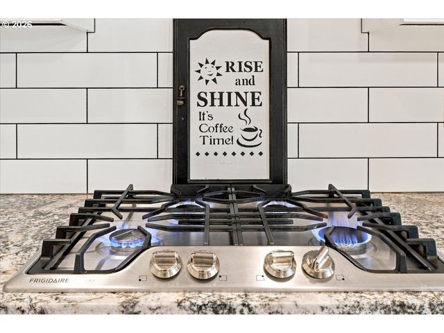 450 LILAC Ln, Woodland, WA 98674