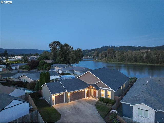 450 LILAC Ln, Woodland, WA 98674