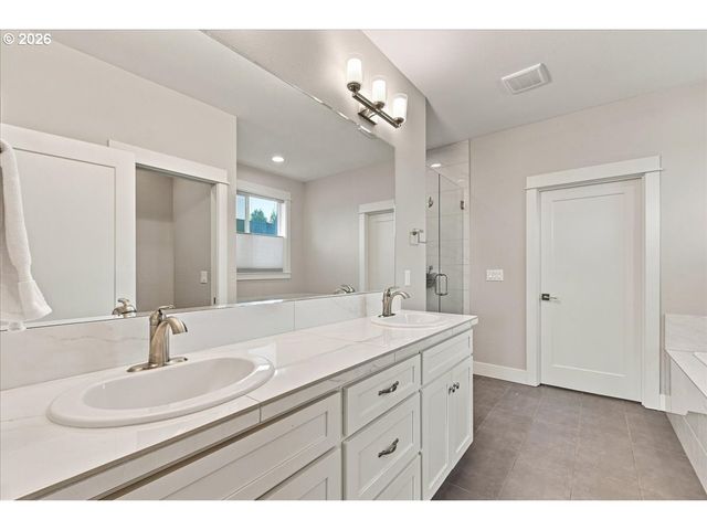 450 LILAC Ln, Woodland, WA 98674