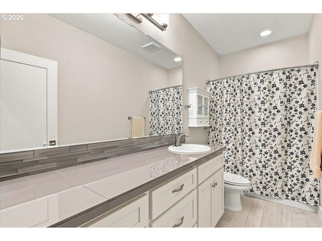 450 LILAC Ln, Woodland, WA 98674