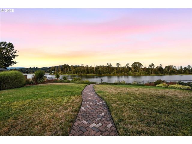 450 LILAC Ln, Woodland, WA 98674