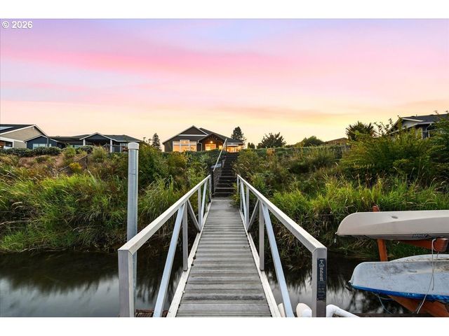 450 LILAC Ln, Woodland, WA 98674