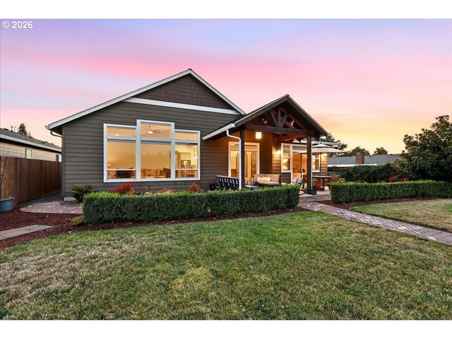 450 LILAC Ln, Woodland, WA 98674
