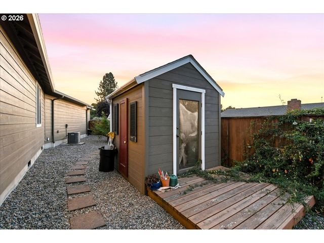 450 LILAC Ln, Woodland, WA 98674