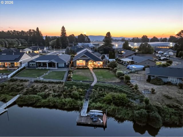 450 LILAC Ln, Woodland, WA 98674
