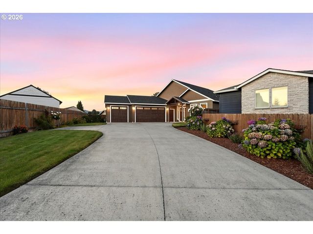 450 LILAC Ln, Woodland, WA 98674