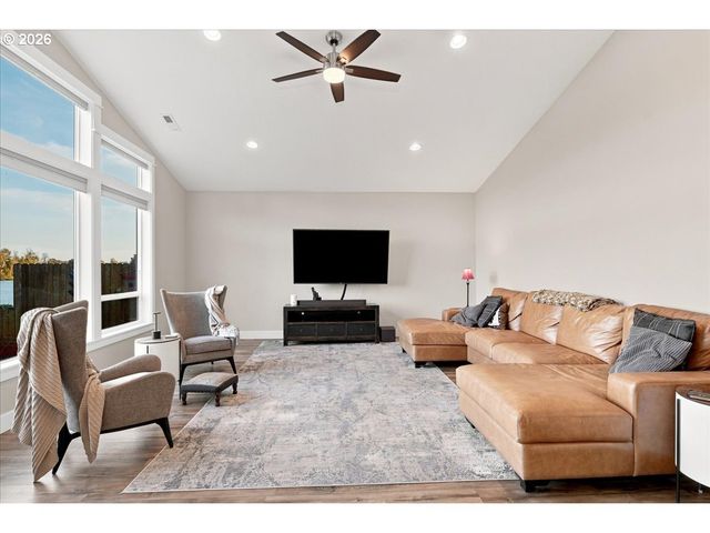 450 LILAC Ln, Woodland, WA 98674