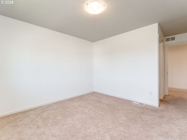 2706 Nw ERIC Dr, Mc Minnville, OR 97128