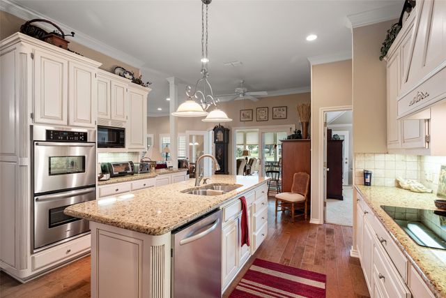 8913 Brierfield Road, Granbury, TX 76049