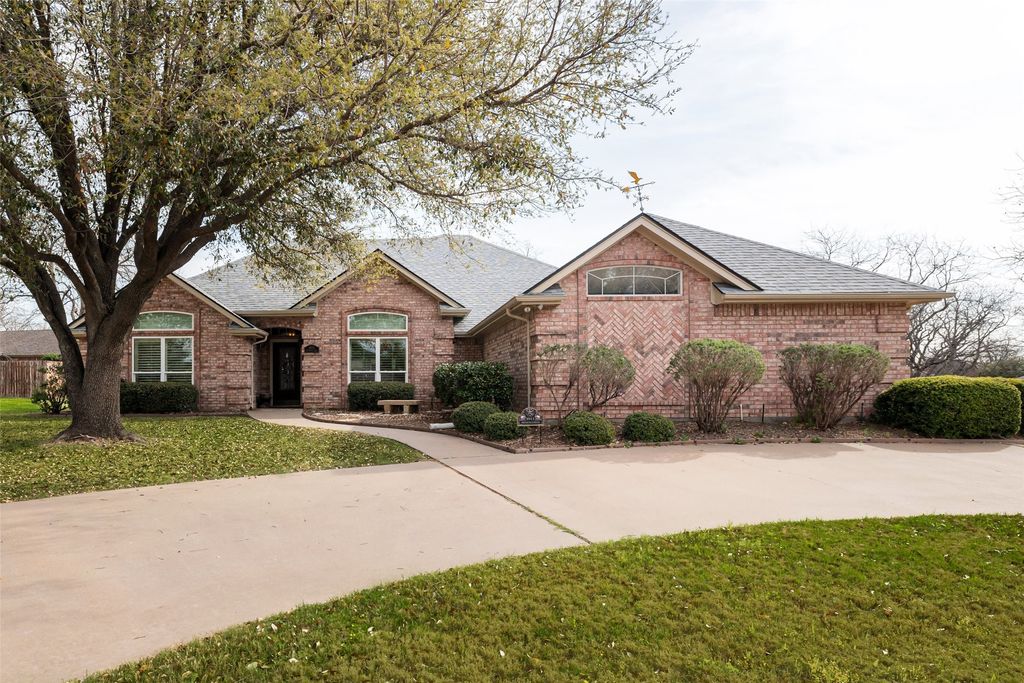 8913 Brierfield Road, Granbury, TX 76049