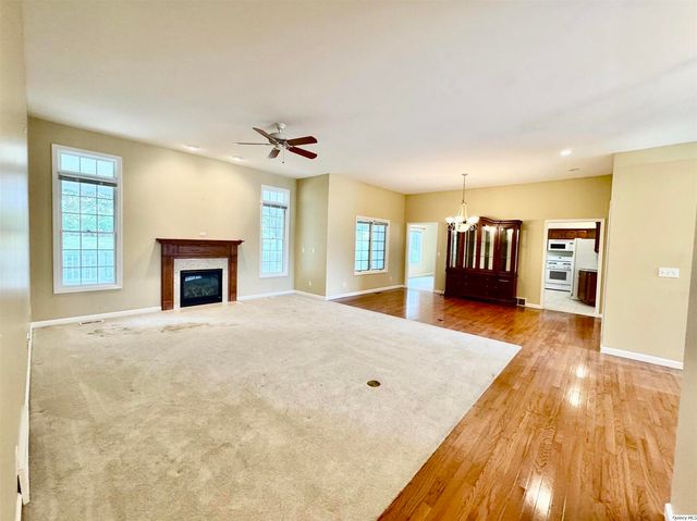 4212 Newbury Ct, Quincy, IL 62305