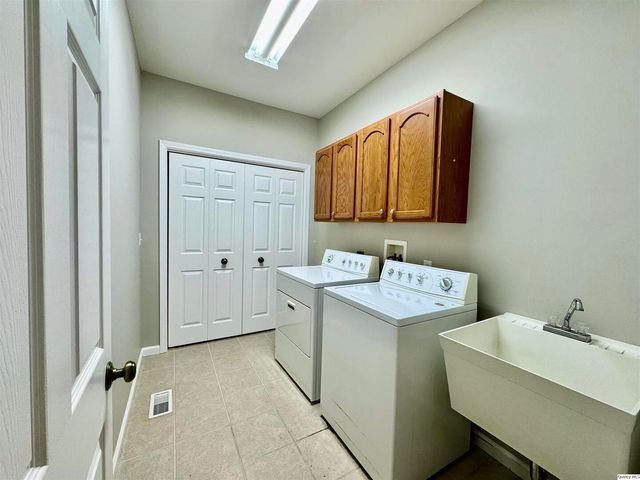 4212 Newbury Ct, Quincy, IL 62305