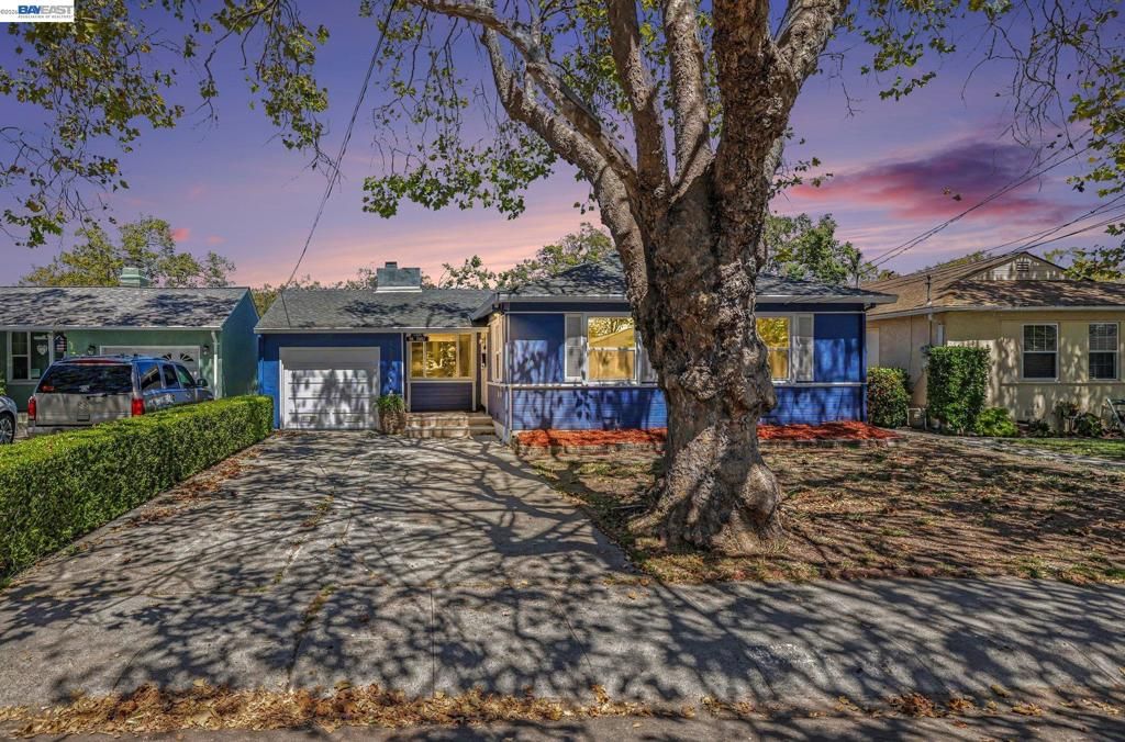 Image 1 of property listing at 15890 Via Pinale, San Lorenzo, CA 94580