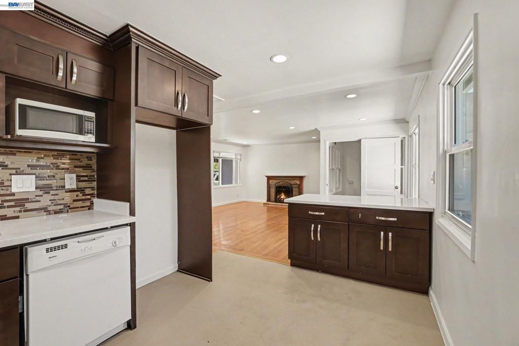 Image 11 of property listing at 15890 Via Pinale, San Lorenzo, CA 94580