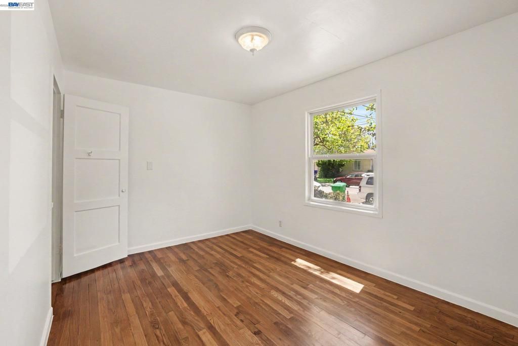 Image 15 of property listing at 15890 Via Pinale, San Lorenzo, CA 94580