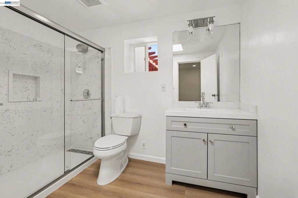 Image 17 of property listing at 15890 Via Pinale, San Lorenzo, CA 94580
