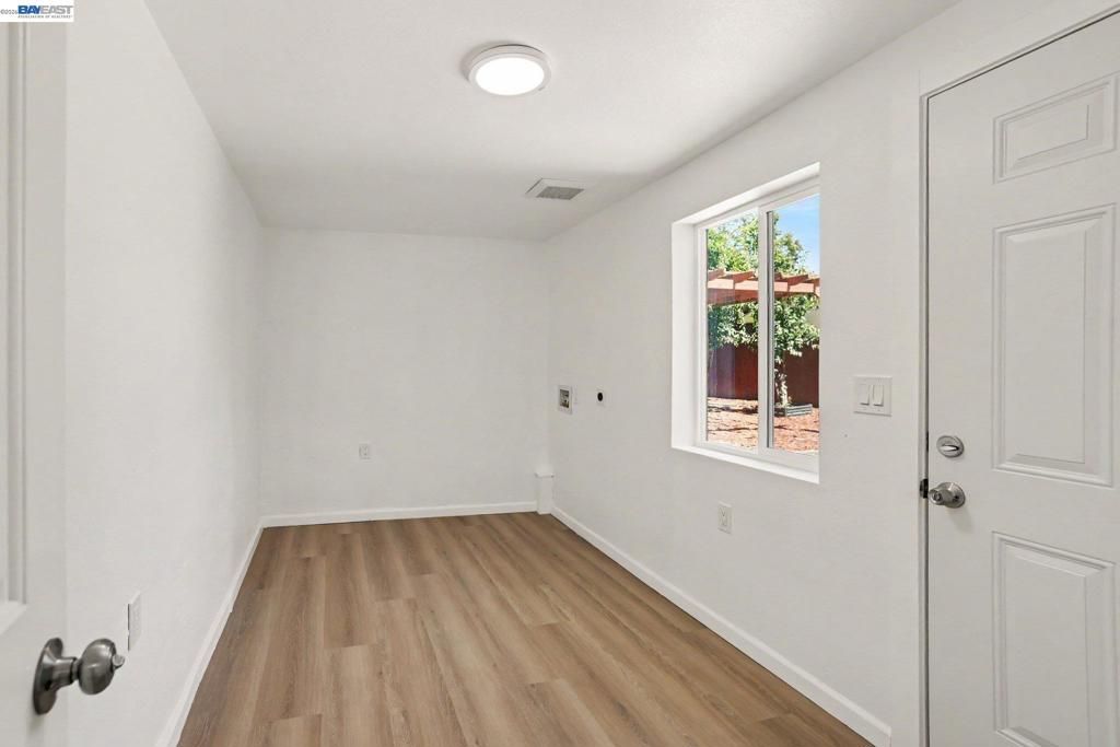 Image 18 of property listing at 15890 Via Pinale, San Lorenzo, CA 94580