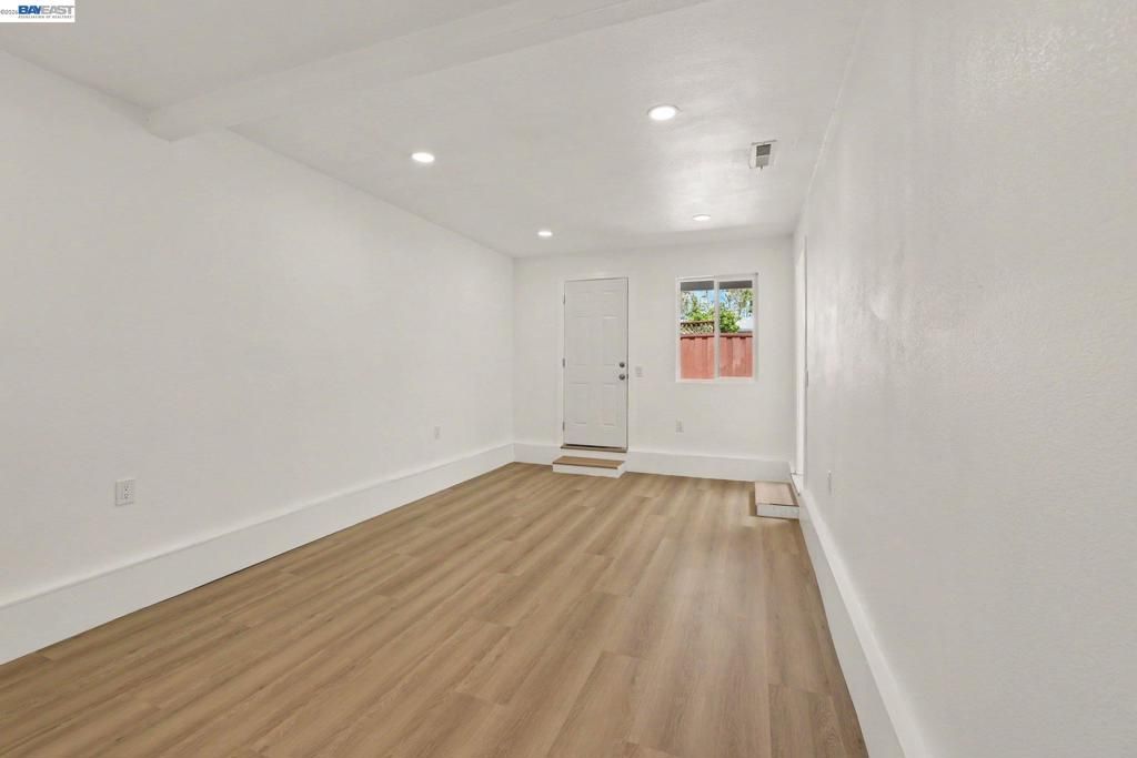 Image 19 of property listing at 15890 Via Pinale, San Lorenzo, CA 94580