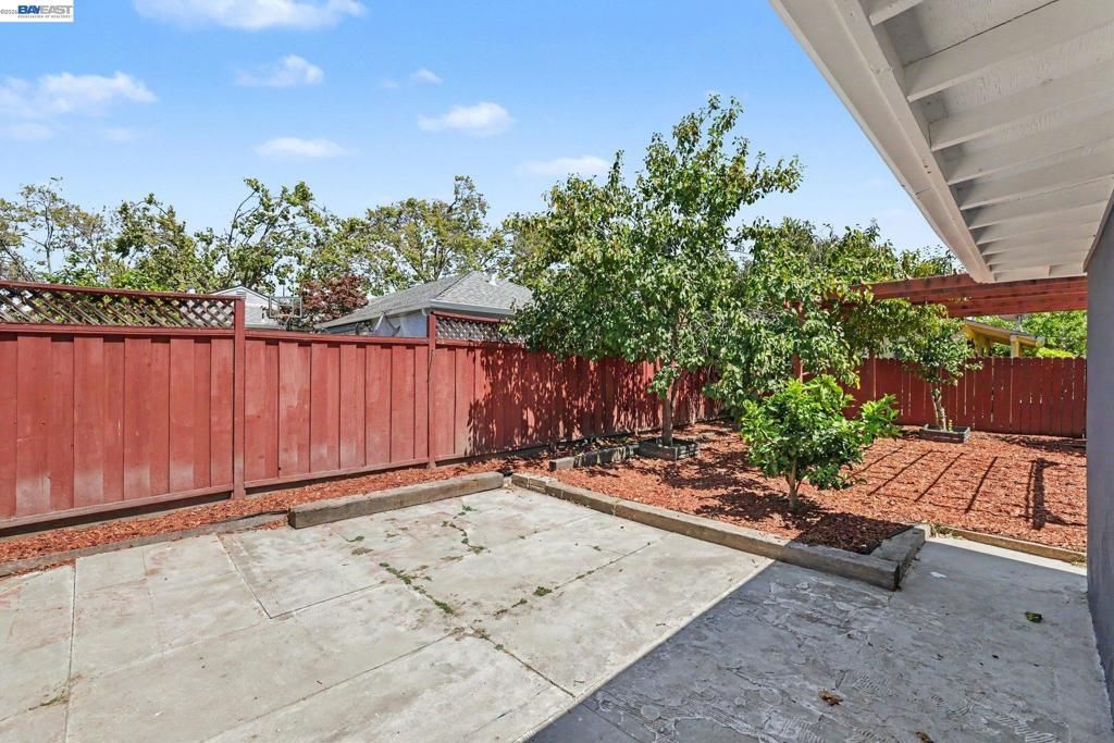 Image 22 of property listing at 15890 Via Pinale, San Lorenzo, CA 94580