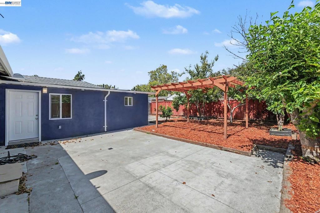 Image 26 of property listing at 15890 Via Pinale, San Lorenzo, CA 94580