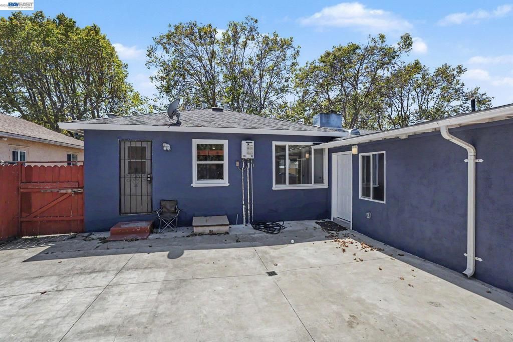 Image 27 of property listing at 15890 Via Pinale, San Lorenzo, CA 94580