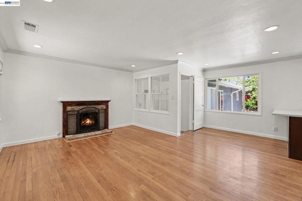 Image 7 of property listing at 15890 Via Pinale, San Lorenzo, CA 94580