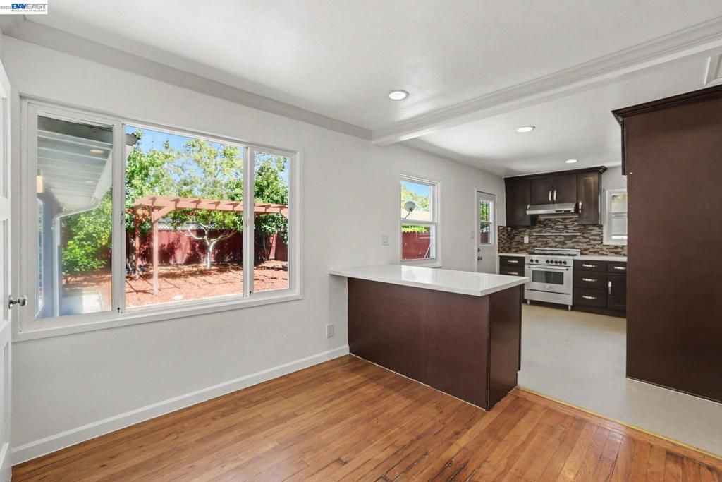 Image 8 of property listing at 15890 Via Pinale, San Lorenzo, CA 94580