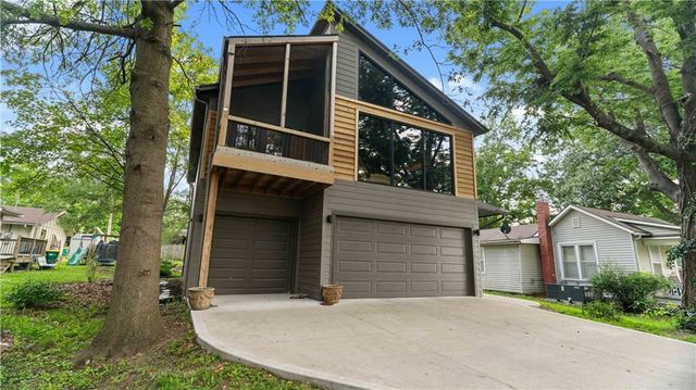 403 W Kaskaskia Street, Paola, KS 66071