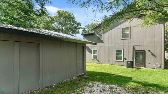 403 W Kaskaskia Street, Paola, KS 66071