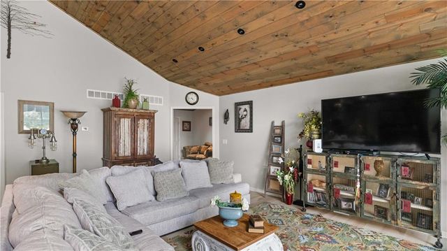 403 W Kaskaskia Street, Paola, KS 66071