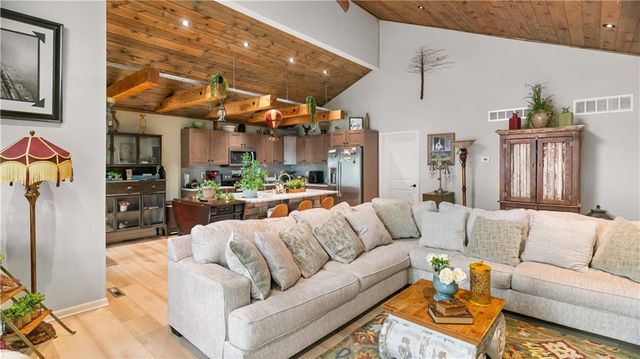 403 W Kaskaskia Street, Paola, KS 66071