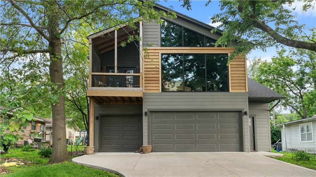 403 W Kaskaskia Street, Paola, KS 66071