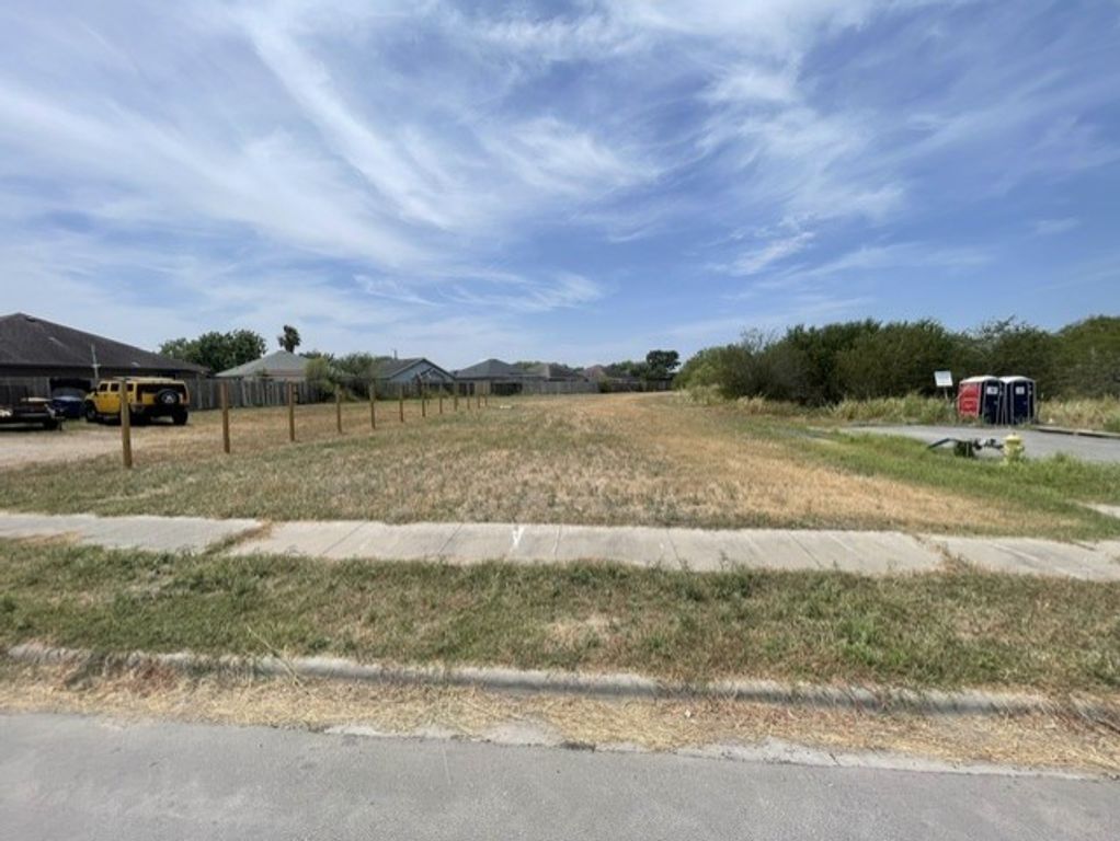 6221 Calle Cuernavaca, Corpus Christi, TX 78417 — exterior