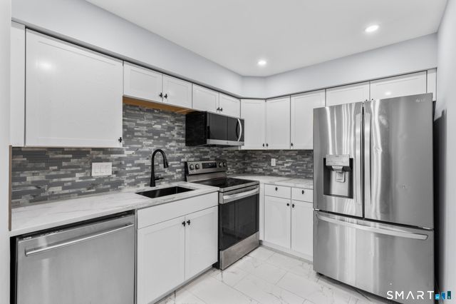 133 Peddlars Drive 133, Branford, CT 06405