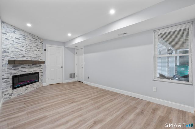 133 Peddlars Drive 133, Branford, CT 06405